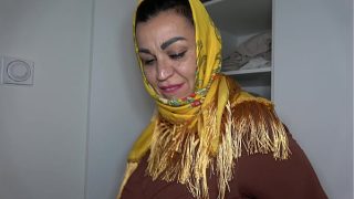 Arab Hijab Milf Goyang Pantat Besar Menggoda