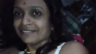Hisap Puting Panas, Adegan Mesra Xxx Dari Film Porno Lokal India