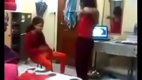Lucinta Di Hostel, Desahan Nggak Kuat Ditahan