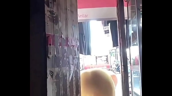 Nggak Tahan Lagi Mau Jemur Baju, Malah Diajak Ngentot