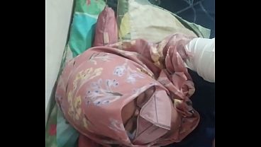 Tante Riani Melahap Kontol Dengan Penuh Nafsu Dan Kepuasan