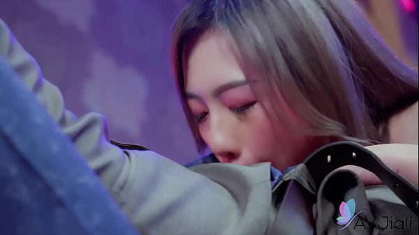 Cewek China Hot, Lin Siyu, Lagi Ngewe Sambil Ngehisap Kontol Dan Digenjot Keras.