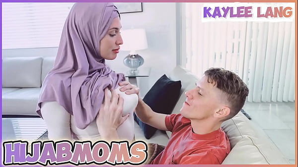 Ibu-ibu Arab Montok, Kaylee Lang, Siap Digoyang Diam-diam.