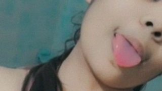 Cantiknya Randi India, Pamer Puting Susu Montoknya Yang Lembut