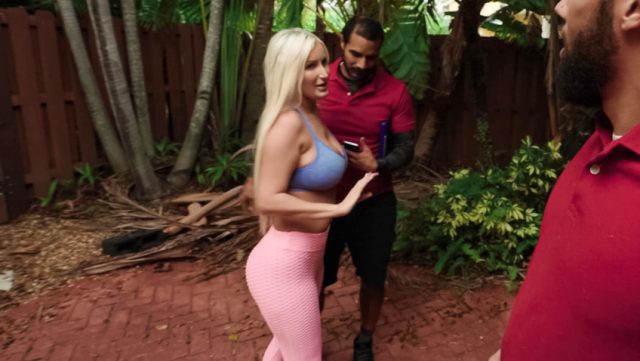 Gerak-gerik Mulus Milf, Siap Ngegas Di Atas Ranjang