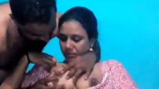 Guru Mesum Lagi Main-main Sama Tukang Bangunan, Foreplay Hot Di Kamar.