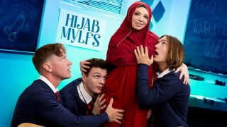 Hijab Mylfs – Butuh Wanita Beneran Buat Puasin Tiga Kontol Sekaligus