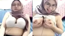 Jilbab Seksi Melekota, Kacamata Bikin Lihat Makin Nafsu, Toge Nunjukin Semua Lekuk Tubuh.