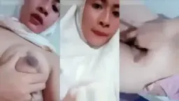 Ukhti Pake Mukenah, Tapi Dalemnya Telanjang, Siap Digebet.