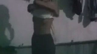 Video Pembantu Desi Mandi Colong Colongan Bikin Makin Greget