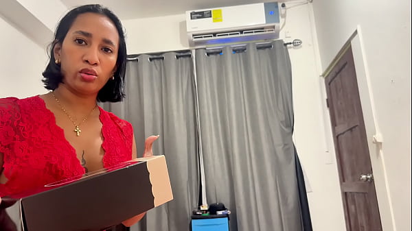 Ibu Tiri Montok Leyne Rodriguez Nyangkut, Langsung Digenjot Anak Tiri Yang Lagi Horny.