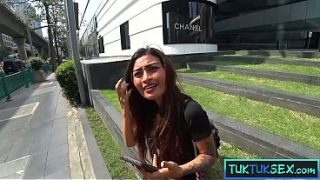 Ngentot Seru Sama Janda Thailand Mulus Montok Tapi Mungil, Digaruk Bule Sampai Meringis.