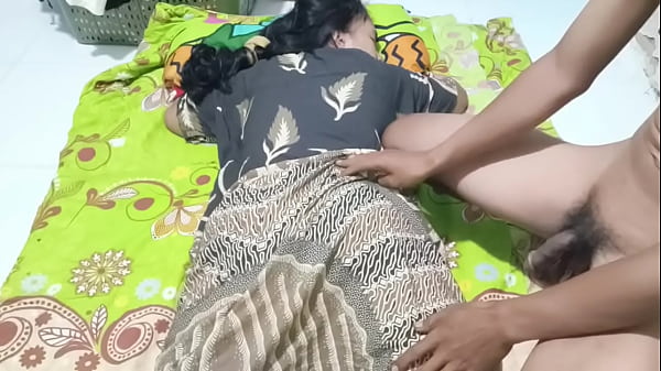 Ngentot Bu Ratna, Istri Sepi Yang Haus Sentuhan.