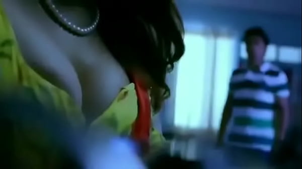 Desi Bhabhi, Bibir Basah, Rahasia Malam Yang Panas.