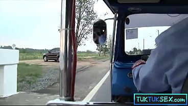 Ibu-ibu Thailand Liar Di Jalanan Digaruk, Terus Digiring Buat Tumpangan Basah.