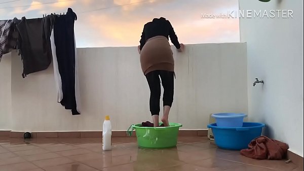 Hijab, Bokong, Kaki, Semua Siap Digoyang.