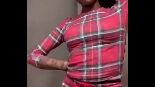 Tante Asian Doll Goyangin Pantat Montoknya Di Live Instagram Sambil Nyanyi Lagu Baru, Bibirnya Gerak-gerak Bikin Ngiler.