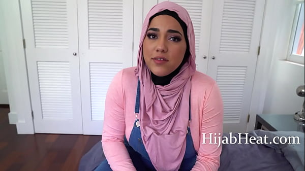 Montok Abis, Si Arab Tiri Bikin Ngarep Hummus Sambil Ngarepin Colok