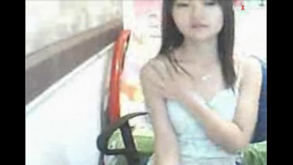 Tante Cina Montok Goyangin Pantat Di Depan Kamera, Bikin Ngaceng Terus