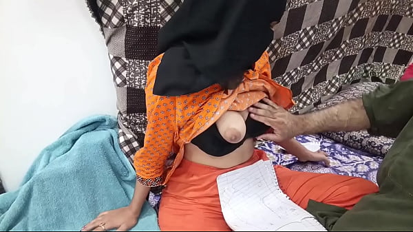 Cewek Pelajar Pakistan Pake Hijab Digebukin Guru Lesnya Di Kamar Mandi