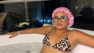 Madrastra Jalang Mandi Telanjang Bareng Anak Tiri Di Jacuzzi, Suruh Dia Ngewe Sementara Bapak Lagi Pergi