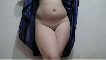 Cewek Indo Pake Lingerie Biru, Jongkok Sambil Colmek, Bikin Mendingan.