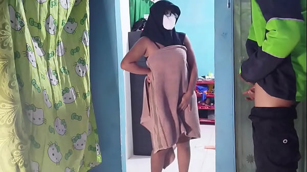 Kepergok Tukang Ojol Pas Lagi Asyik Mainin Kontol Sendiri