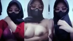 Hijab Abg Toge Kacamata Live Barbar, Crotnya Makin Liar Pas Liat Goyangannya.