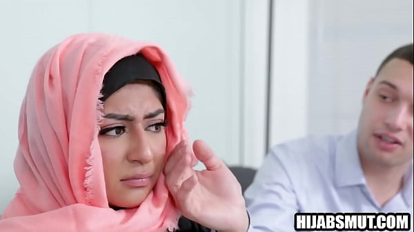 Gadis Hijab Terpaksa Digaruk Bule Amerika Sampai Meringis.