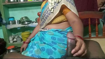 Desahan Panas Di Gubuk Desa, Anak Tiri Dan Ibu Tiri Main Rahasia Di Kamar