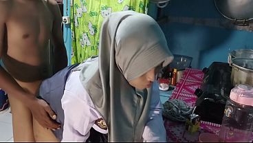 Ngentot Adik Ipar Sambil Mainin Teteknya Yang Montok.