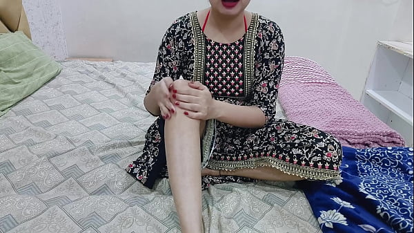 Malam Itu, Kakak Tiriku Sendirian Di Kamar, Aku Pun Masuk Dan Mulai Mengelus Tubuh Serta Memijat Memekku Di Depannya.