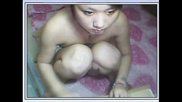Gadis China Mungil Melebarkan Kakinya Di Depan Kamera, Siap Dimainkan