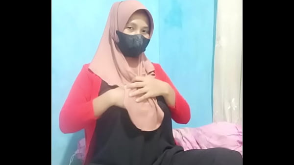 Gadis Hijab Colmek Pakai Dildo Sampe Crot Keluar Basah