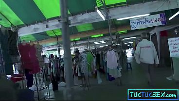 Dua Bule Gepengin Raba-raba Lidah Si Mami Thailand Mungil Yang Ditindik