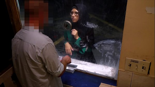 Arab Tersingkap – Ngentot Demi Duit Di Motel Miring, Perempuan Arab Nekat Buka Kaki