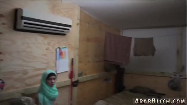 Operasi Pussy Run Pertama Kali: Pantat Arab Ngebut!