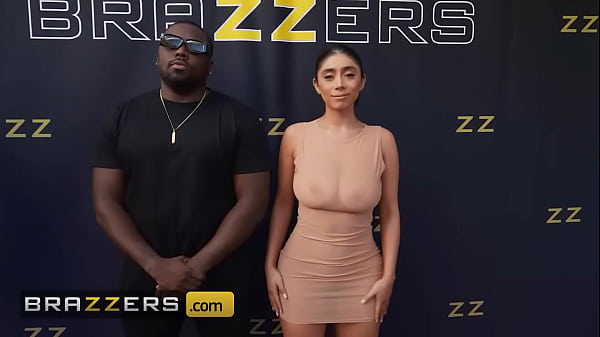 Violet Myers Pamerin Lobang Belakangnya Ke Para Paparazi, Bikin Liur Ngiler