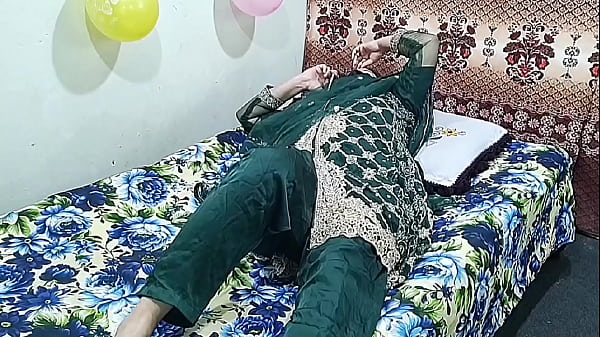 Seorang Istri India Panggil Cowok Muda, Lalu Digebukin Di Ranjang Dengan Suara Hindi Panas.