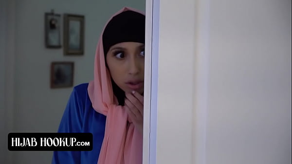 Bokep Hijab Montok Mulus, Pantat Bulat Sempurna Digenjot Habis-habisan Sama Instruktur Bejat