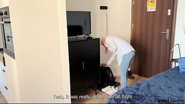 Ga Ngeliat Yang Gede Gini Sebelumnya, Mamah Arab Malu-malu Tapi Matanya Nggak Bisa Lepas Dari Kontol Anak Tiri Yang Nggak Disunat Di Ranjang Bareng.