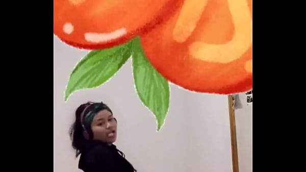 Tarian Pantat Indonesia Yang Bikin Liur Ngeces, Goyangannya Bikin Makin Pengen.