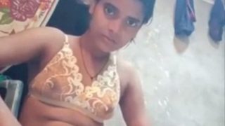 Cewek Desa Lagi Ngangkangin Memek Di Kebon – Video Telanjang Kampung