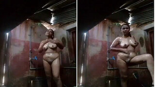 Ibu Desa Tamil Bergairah Bikin Video Mandi Bugil Buat Suami Tersayang
