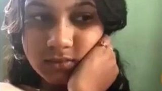 Malu-malu Tapi Pengen Banget, Cewek Desi Bugil Di Depan Kamera