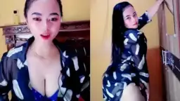 Miss Inong Remas Payudara Sendiri Pakai Beha Biru, Bikin Liar