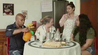 Rumah Mesum – Suami Dikandung, Ibu Nakal, Pembantu Ngebos Semua Orang | Emme White, Alessandra Maia, Agatha Ludovino, Capoeira