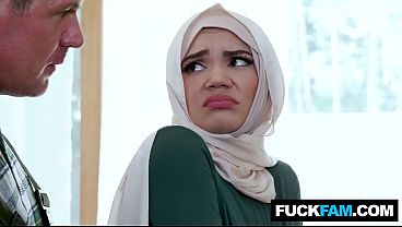 Ngentot Pertama Si Hijab Manis Bareng Tukang Ledeng Naudi Nala & Jason Sarcinelli, Bikin Ngaceng!