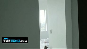 Blonde Montok Daisy Stone Dapatkan Semburan Air Mani Dari Kakak Tirinya Yang Horny