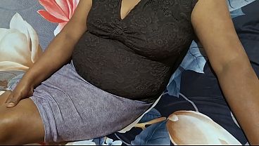 Sange Berat Lihat Ibu Tiri Asia Lagi Liburan, Badan Montok Minta Digituin